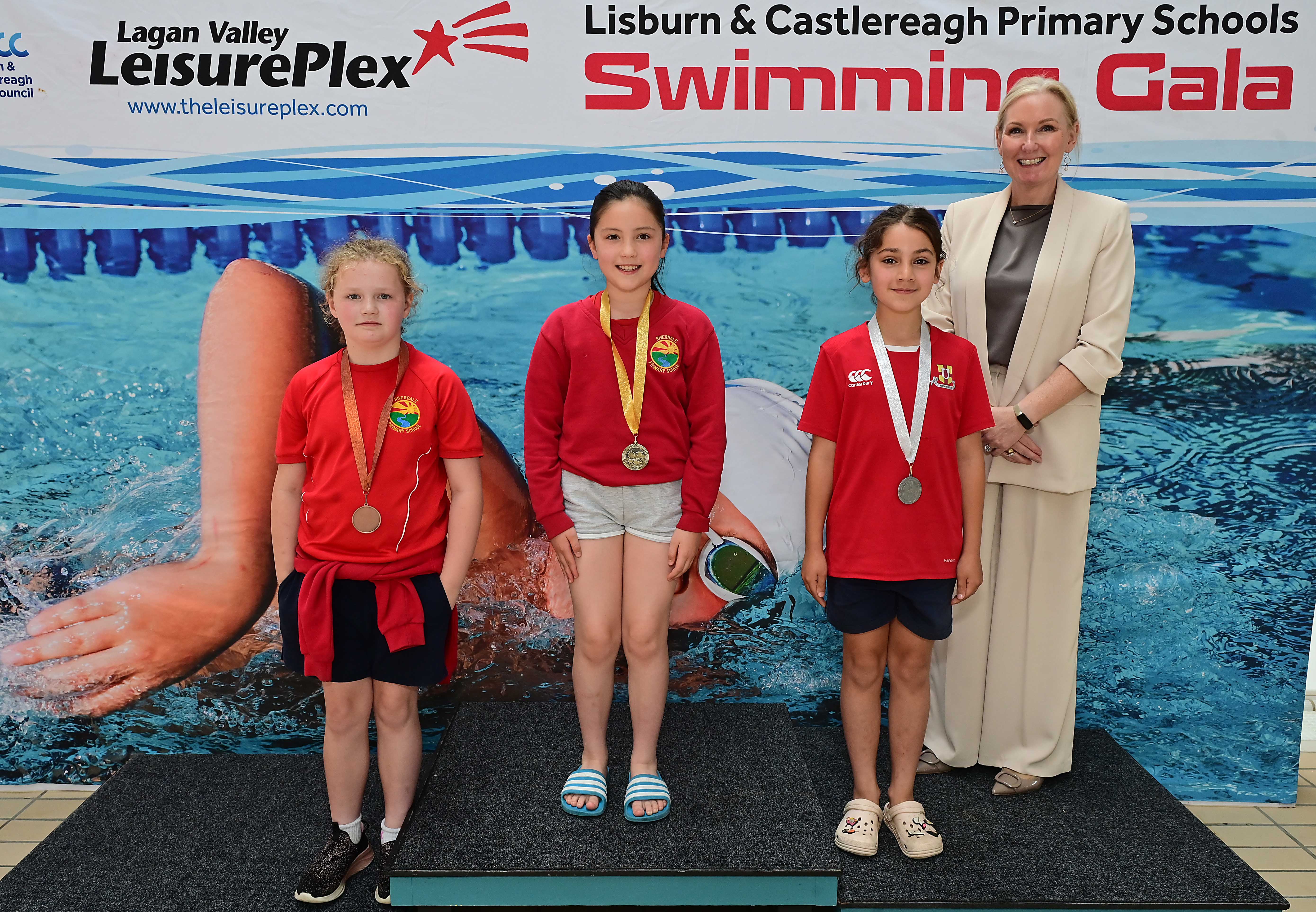 Louise Moore, Director of Leisure & Community Wellbeing presents Event 10 Freestyle (non-club) 1st Odelia Arbuthnot (Riverdale), 2nd Georgie Kharouf (Friends’ Prep) and 3rd Reeva Stewart (Riverdale) 